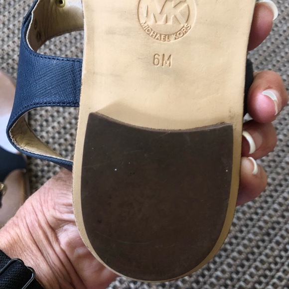 🔵MICHAEL Michael Kors Navy Blue Plate Flat Toe Thong Sandals - Picture 10 of 10